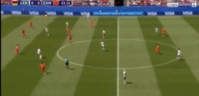 中国女足王霜接受采访,女足教练怼记者