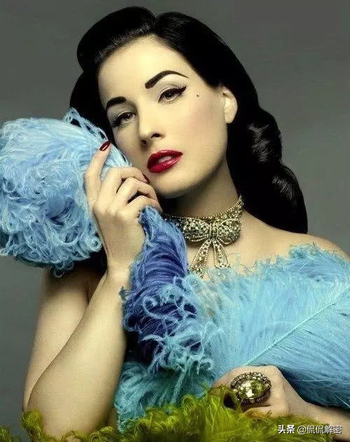 梦露和赫本谁名气大,梦露和赫本经典照片