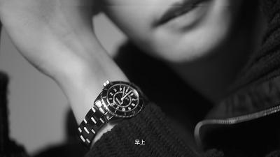 如何在不经意间露出手表,如何在冬天露出自己的手表