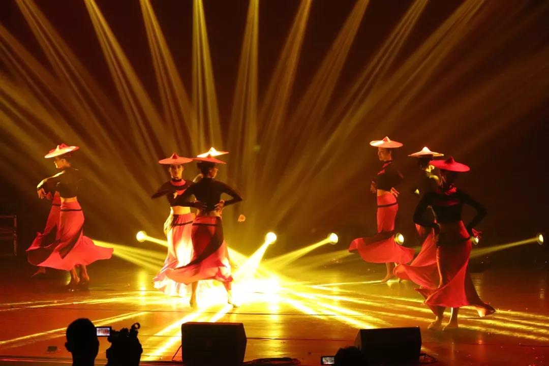 坐拥16个食堂、豪华宿舍和校内鸟巢!中南大学才是真正的超高颜值!