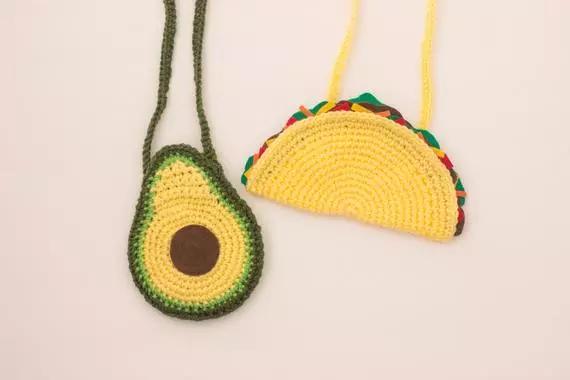 如何钩小包上的小装饰,钩个随身小包包好看