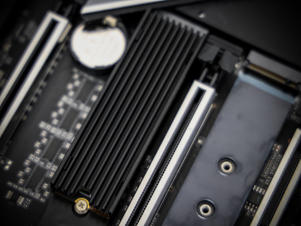 金士顿固态nv1跟kc2500哪个系列好,金士顿kc2500固态500g硬盘开箱