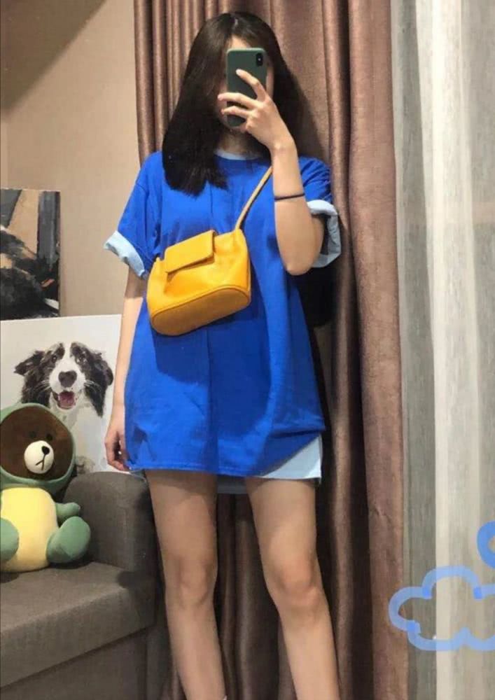 微胖黑色t恤怎么穿才好看,肥t恤女怎么搭配