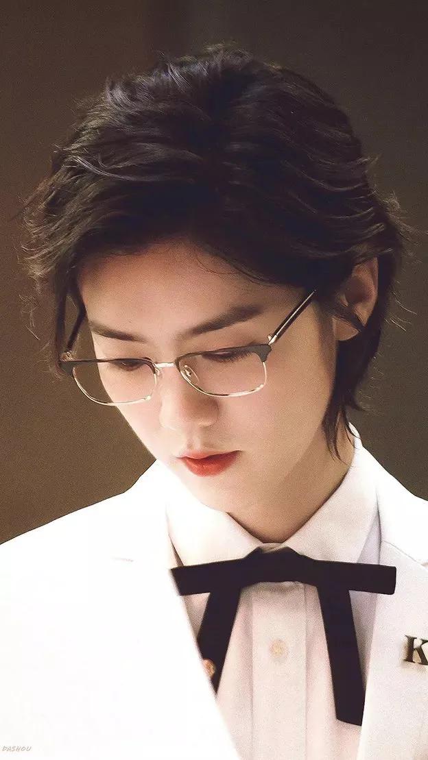 鹿晗壁纸无水印,鹿晗背影壁纸最新