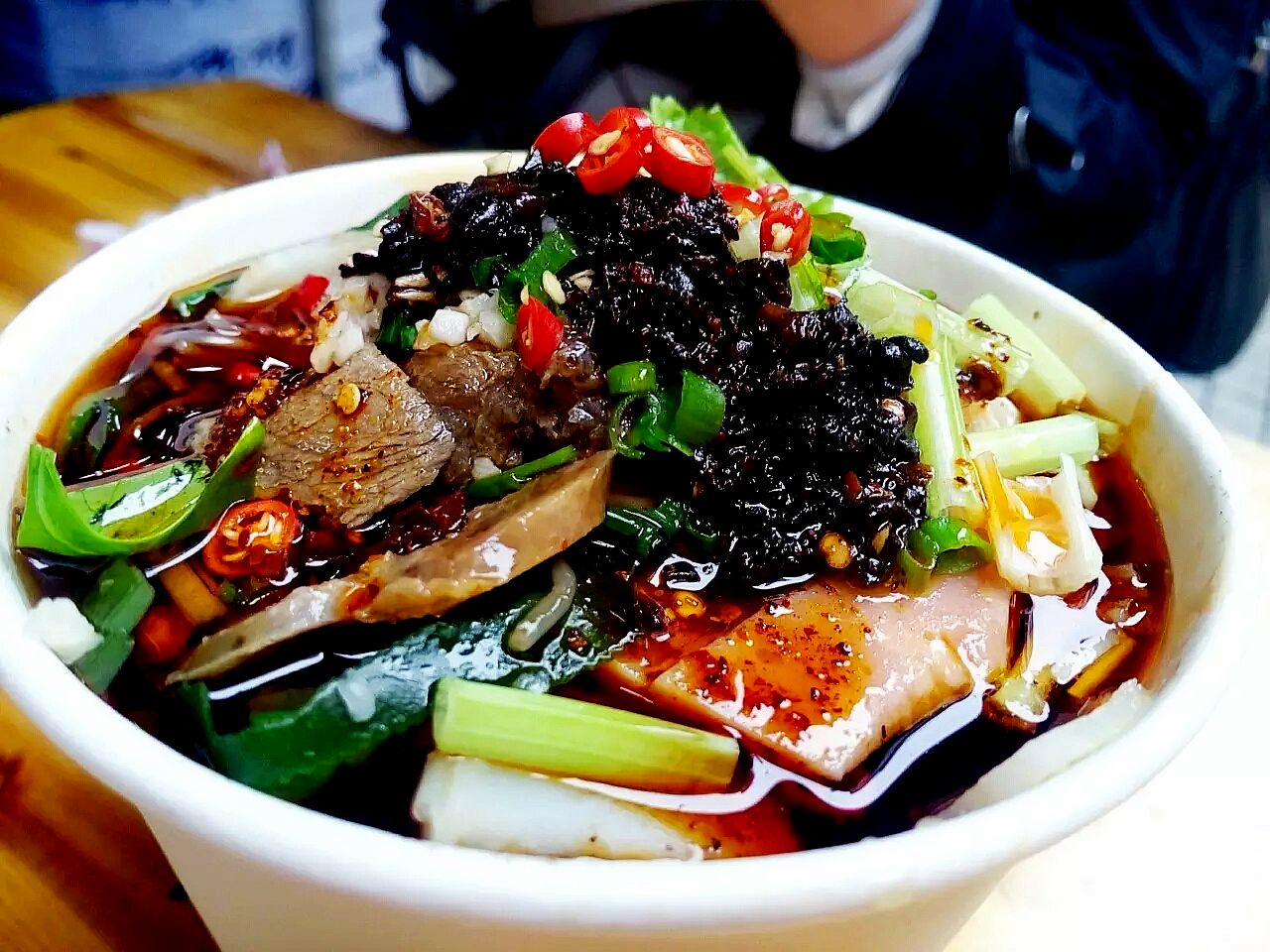 龙门阵牛油冒菜,成都市井小吃冒菜