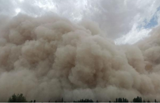 沙尘暴来袭天空立马变黑,敦煌沙尘暴来临时变成天昏地暗