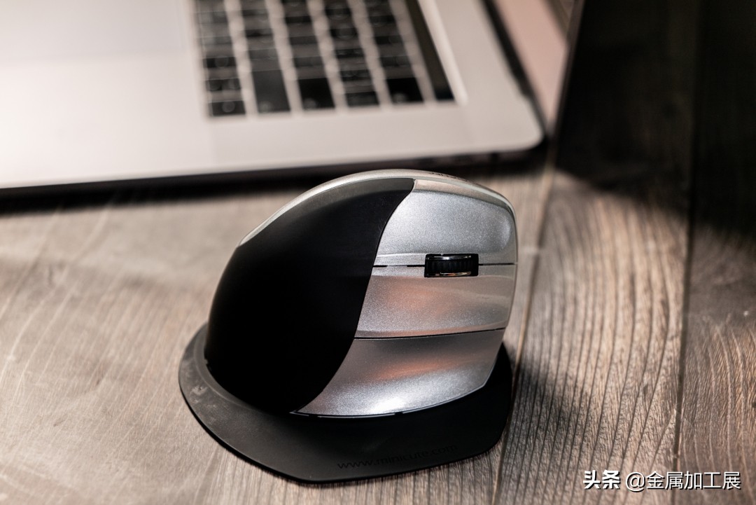 鍗庝负榧犳爣鏃犵紳绌胯秺,鍗庝负榧犳爣鏃犵紳