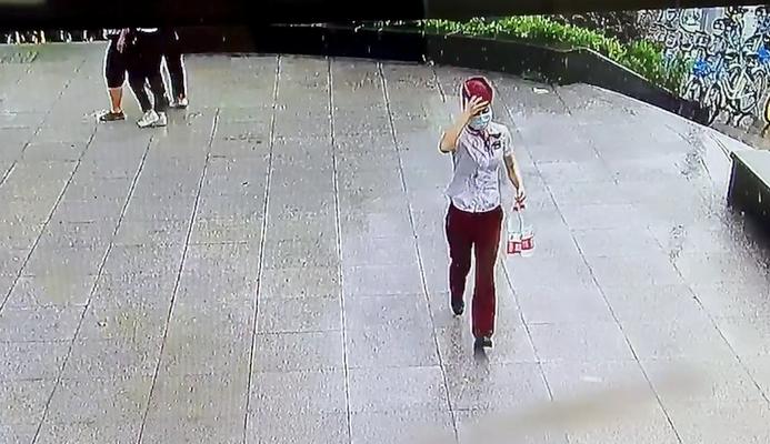 郑州暴雨感人瞬间实录,河南暴雨子弟兵感人瞬间