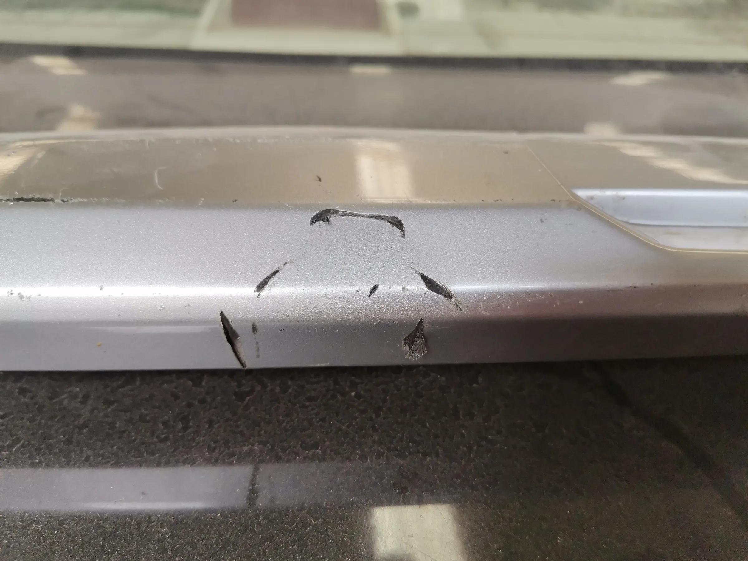 塑料件凹陷修复保留原车漆,汽车后杠塑料件有划伤怎么修复