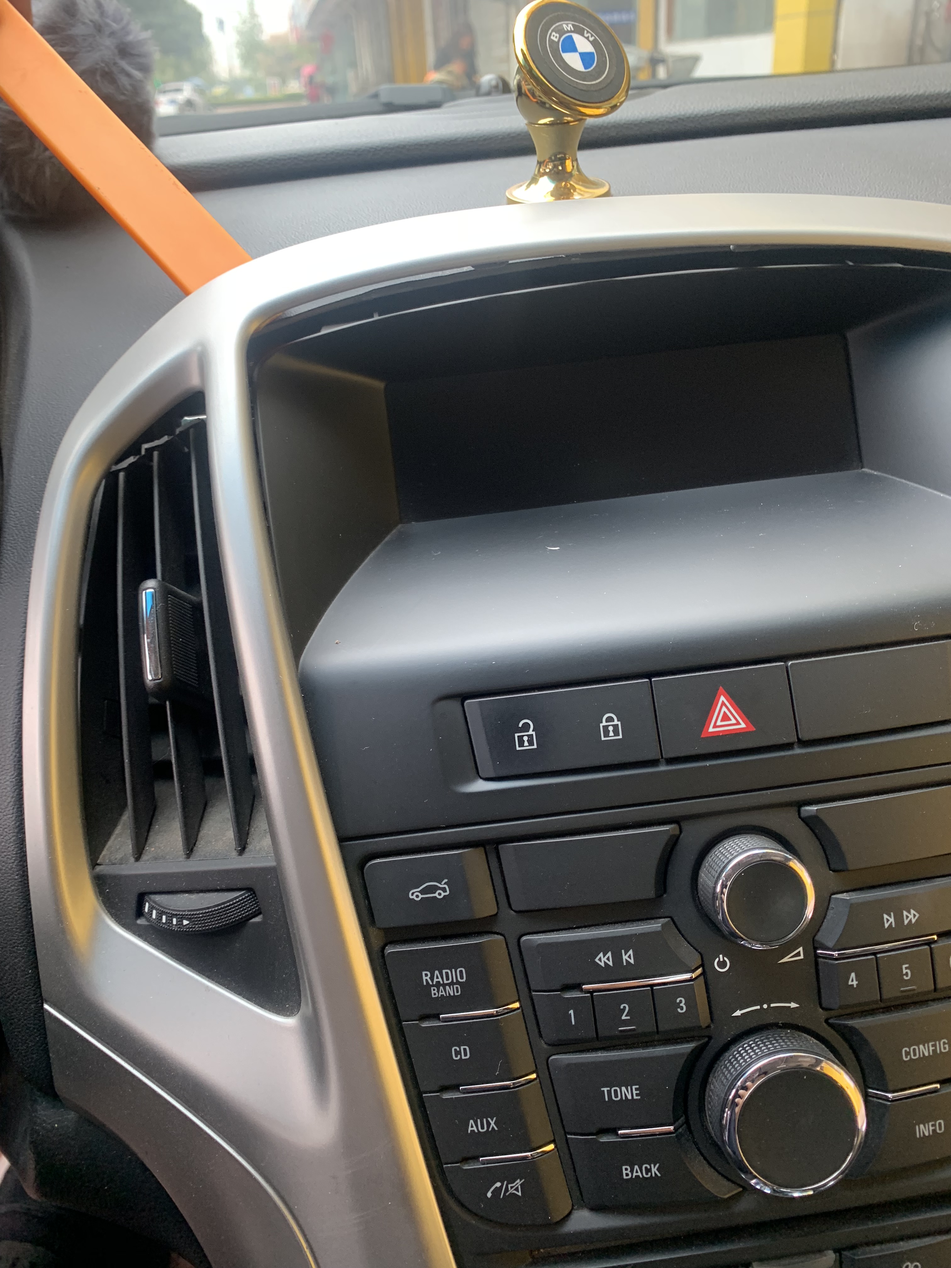 自己动手更换别克英朗挡把,别克英朗改装横屏导航