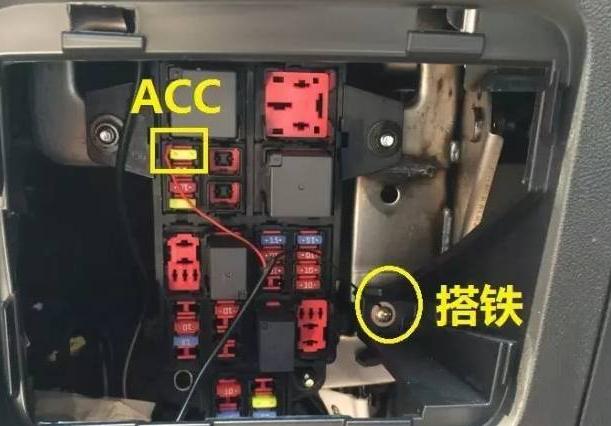 行车记录仪插点烟器好还是保险盒,行车记录仪点烟器取电怎么隐藏线