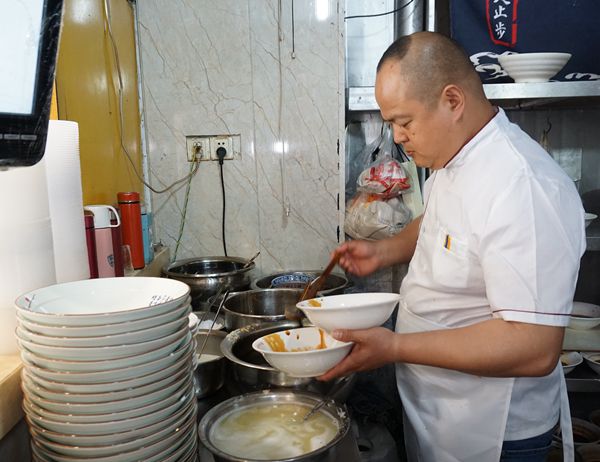 游山城重庆过大美三峡,游重庆山城吃地道的重庆火锅