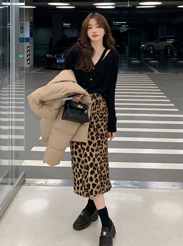 打底衫搭配不同衣服的穿法,红色紧身高领打底衫的多种穿法