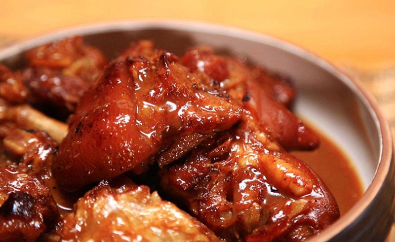 猪脚为什么炖出来会有点臭,猪脚炖出来有苦味为什么