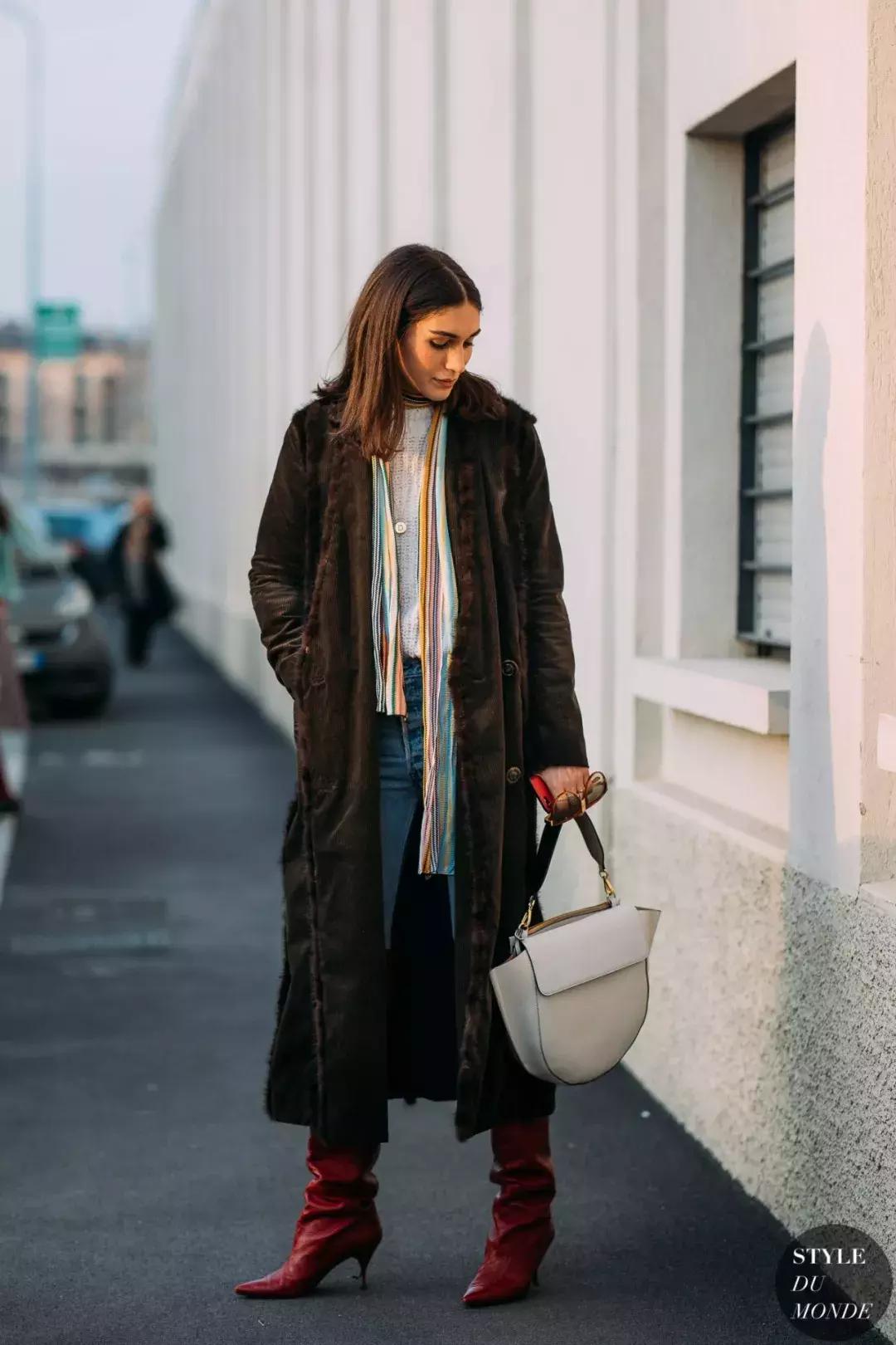 围巾怎么挑选适合自己的,买围巾又好看又简单