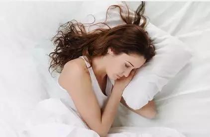 符合人体工程学的睡觉枕头,减压睡眠枕头