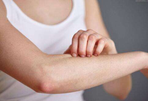 冬季脸上干燥过敏泛红,冬季皮肤过敏泛红发痒小妙招