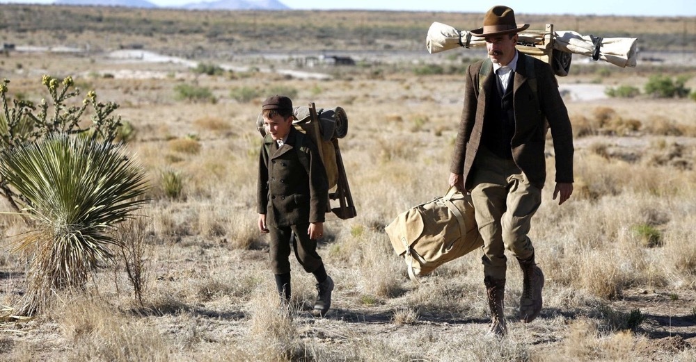 20世纪10岁黑人小女孩一夜暴富后被抢婚，美国：她现在起是白人了