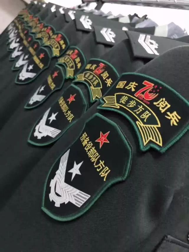 凤凰云中翱——国庆70周年阅兵服装”（下）