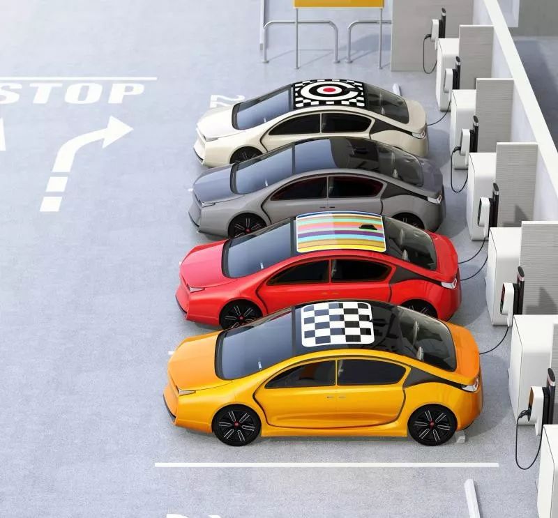 冬天货车排气管冒白烟什么情况,冬天早晨启动车排气管冒大量白烟