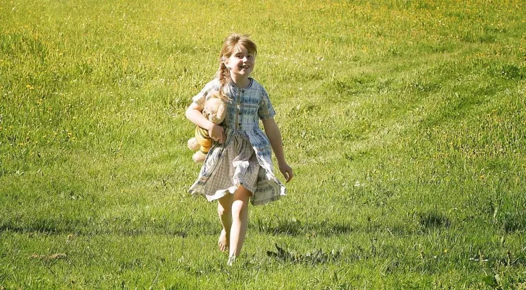 发现女儿偷看自己怎么办,发现女儿偷看电视