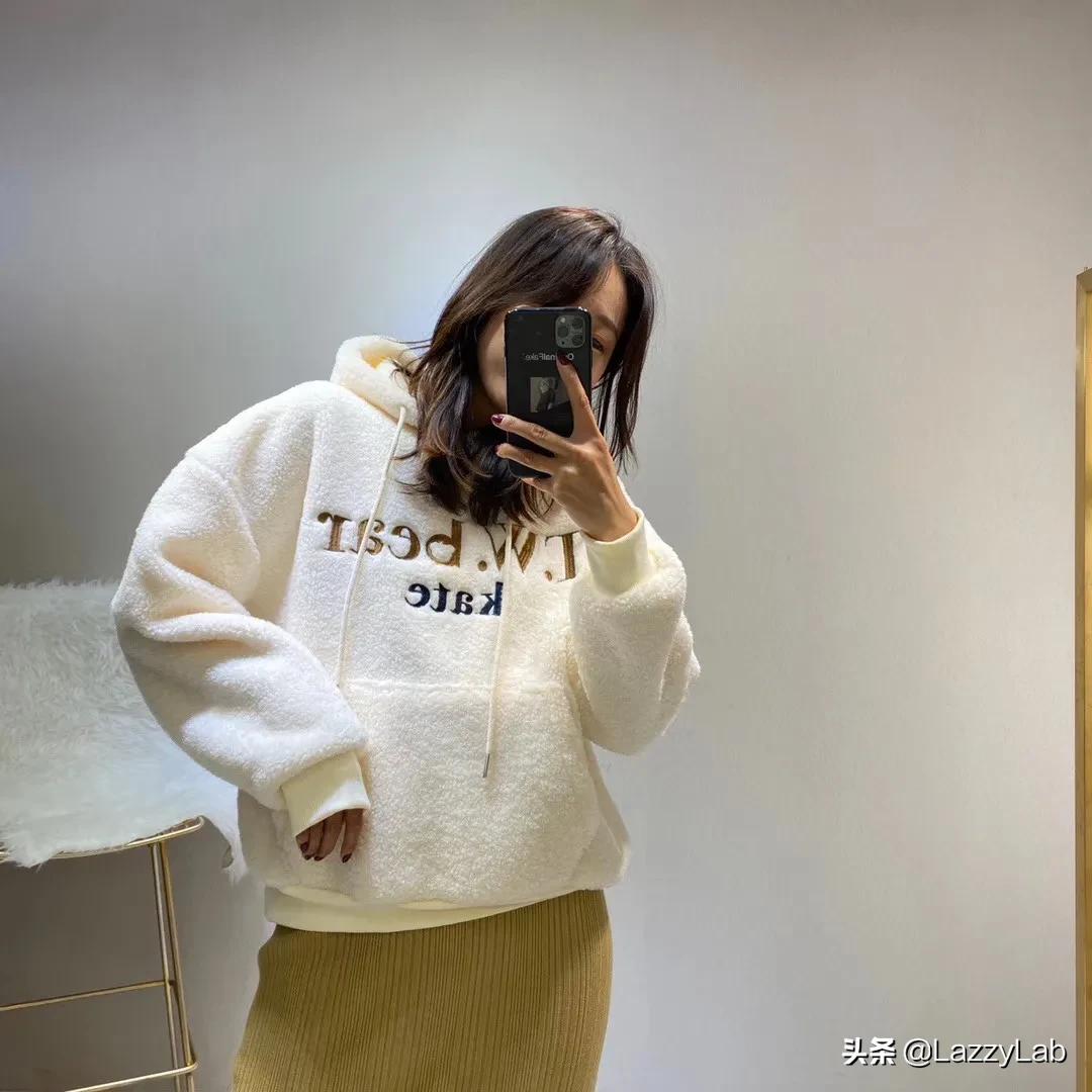 小熊teenieweenie绿色连帽羽绒服,品牌teenieweenie直播卫衣穿搭