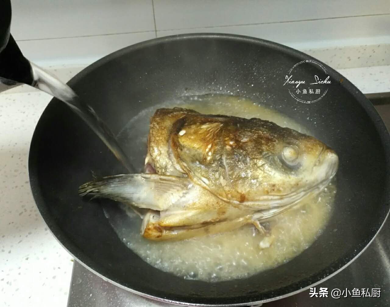 煮鱼汤用开水会腥吗,煮鱼汤为什么要用猪油