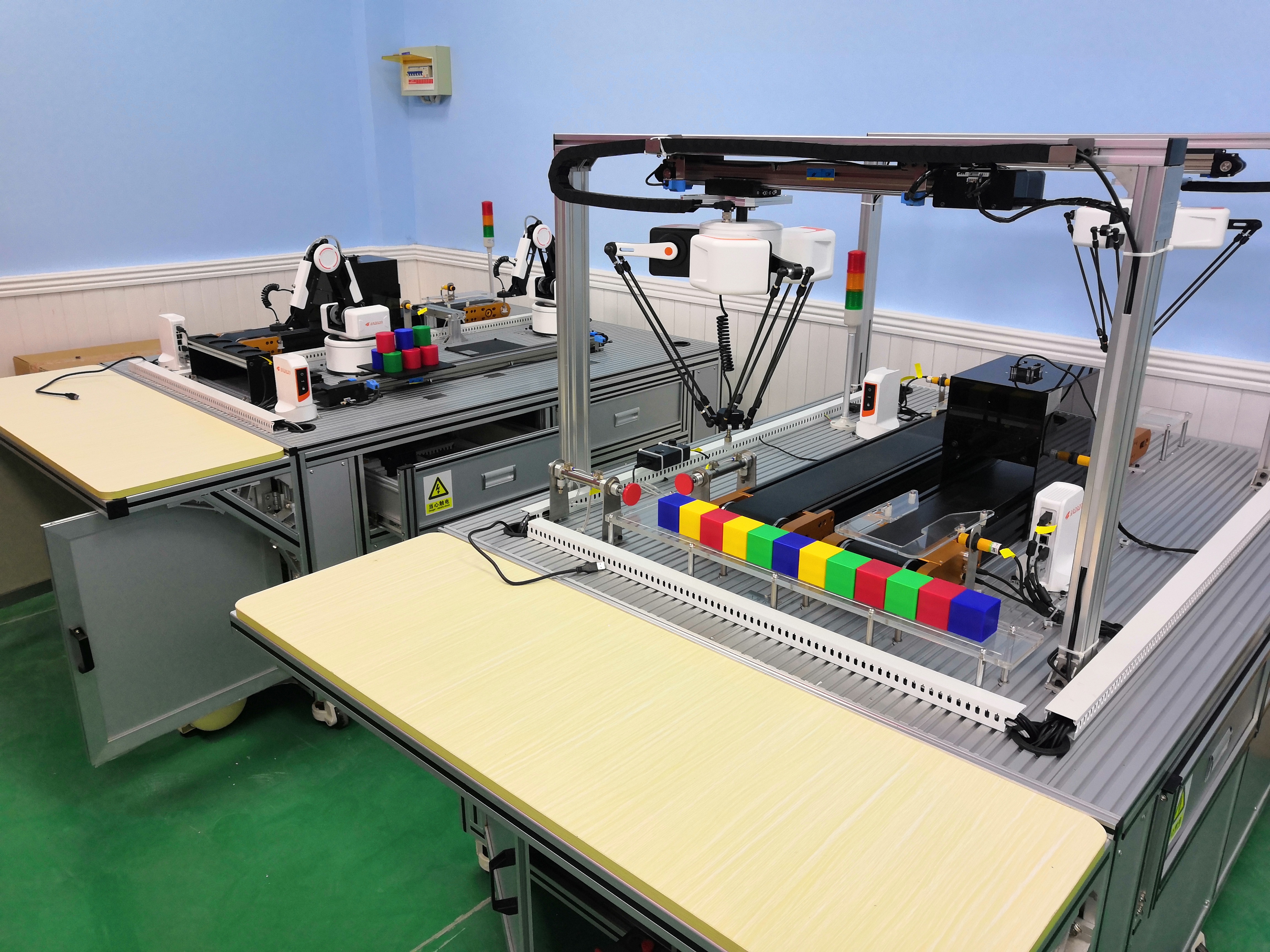 需要智能博乐教育桌面机械臂及货物分拣实训课程体验