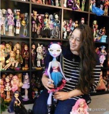 美国一女子继承6亿遗产,美国女子收藏娃娃