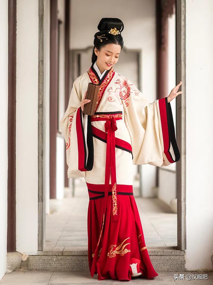 如何选择适合自己的汉服款式,汉服道袍怎么搭配才好看