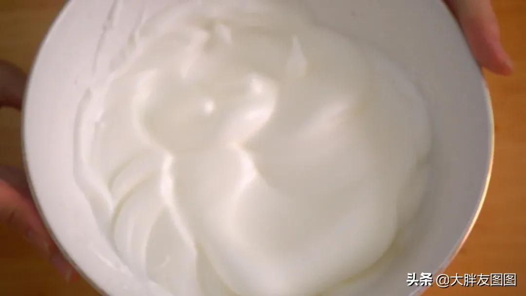 酸奶蛋糕制作教程零基础,比豆腐脑还嫩滑的酸奶蛋糕