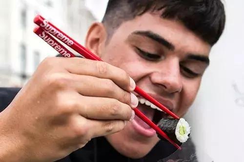 supreme联名款潮牌,supreme潮牌联名