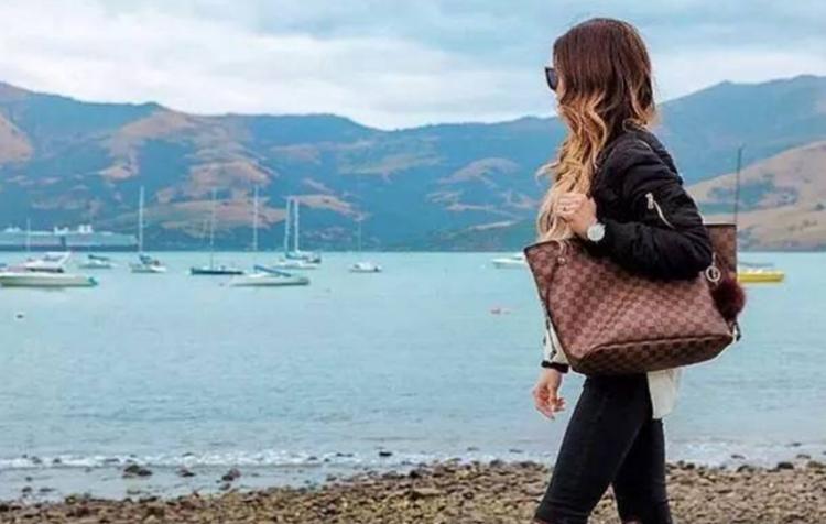 不开心就要买包包,胖女孩包包搭配技巧