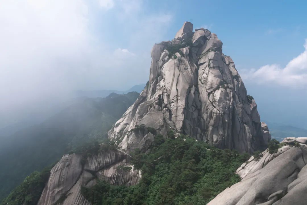 五岳中的南岳位于哪个省,九华山和天柱山哪座更值得游一游