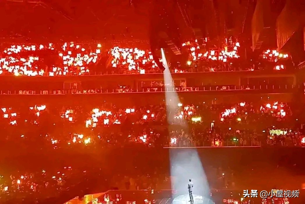 放下是为了更好的前行！肖战：剪了一个短头发。