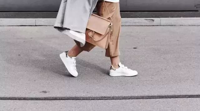 展示玉足风度的同时，警惕妇科疾病！足部保暖关系到一生的幸福！