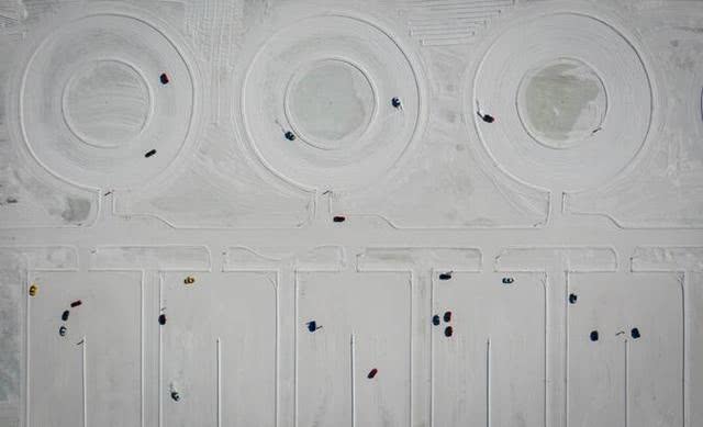 保时捷911冰面上漂移,保时捷汽车911玩雪