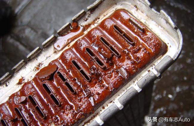 不小心将玻璃水加入冷却液怎么办?你的水箱可能需要清洁了