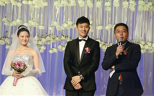 男足漂亮妻子,男足太太团十大美人