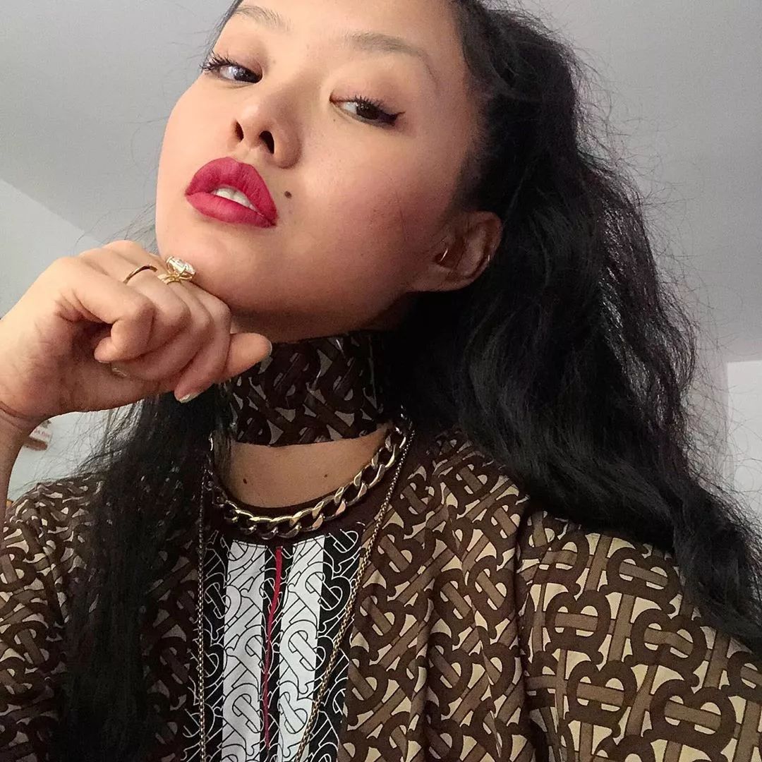 burberry近5年高级成衣的共性,Burberry为什么印花都在里面