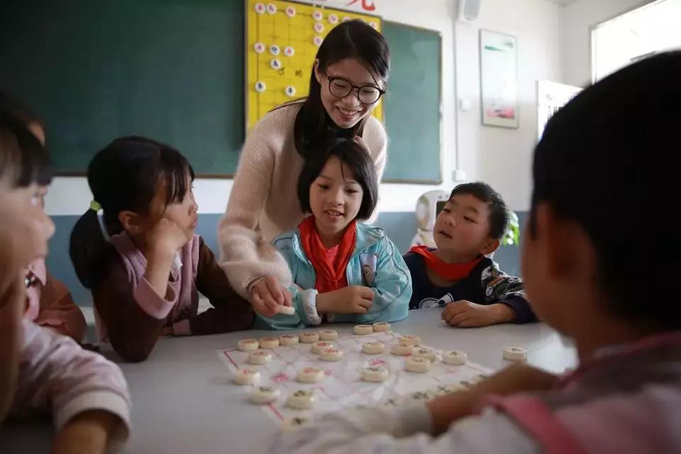 80后校长用三句话救活“三无学校”，改变山区孩子的命运