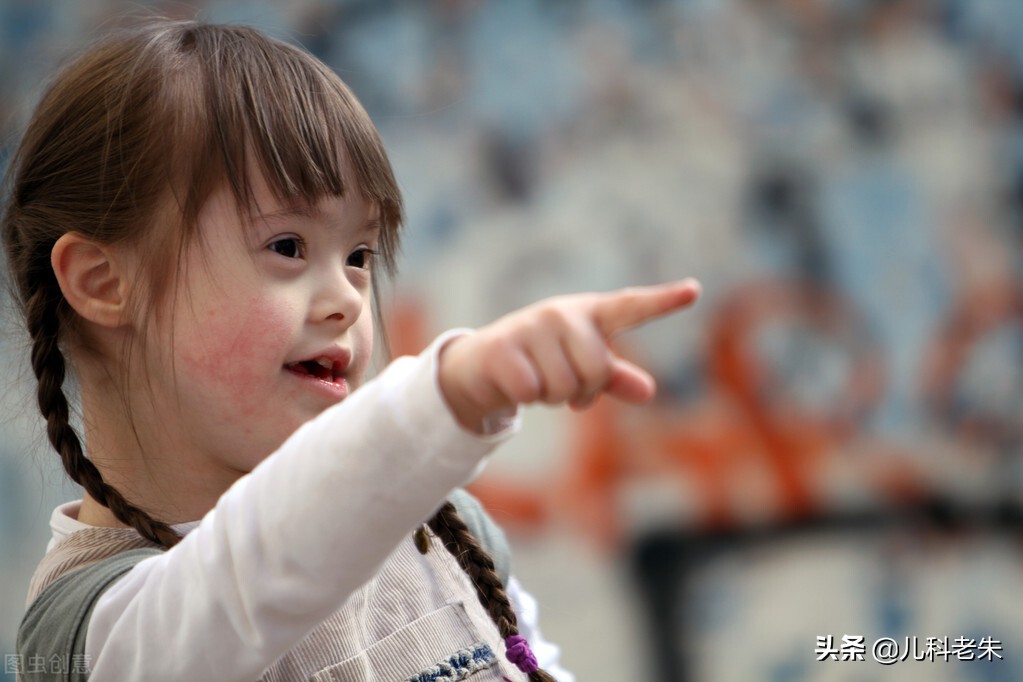 唐氏胎儿在母体有什么症状,40天宝宝唐氏综合征有哪些症状