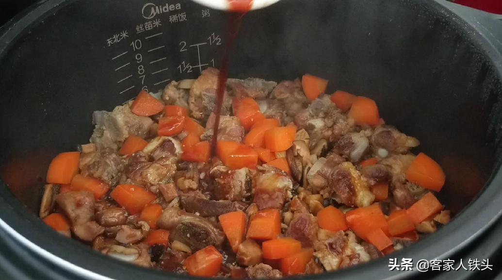 排骨怎么用电饭锅炖好吃,电饭锅焖排骨的家常做法孩子爱吃