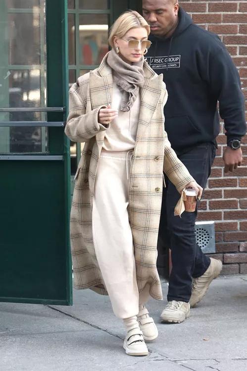 呢子大衣内搭羽绒服,羊毛大衣内搭羽绒服