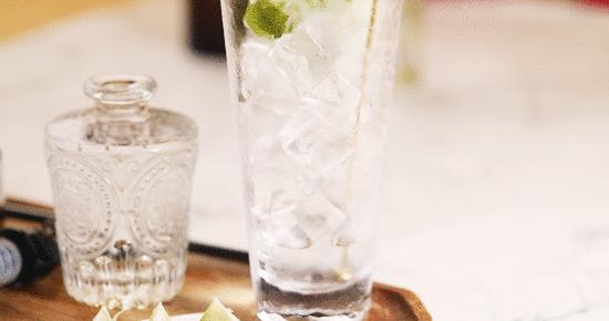 体育西这间甜品店，一屋子都是鲜花，还没有正式菜单……