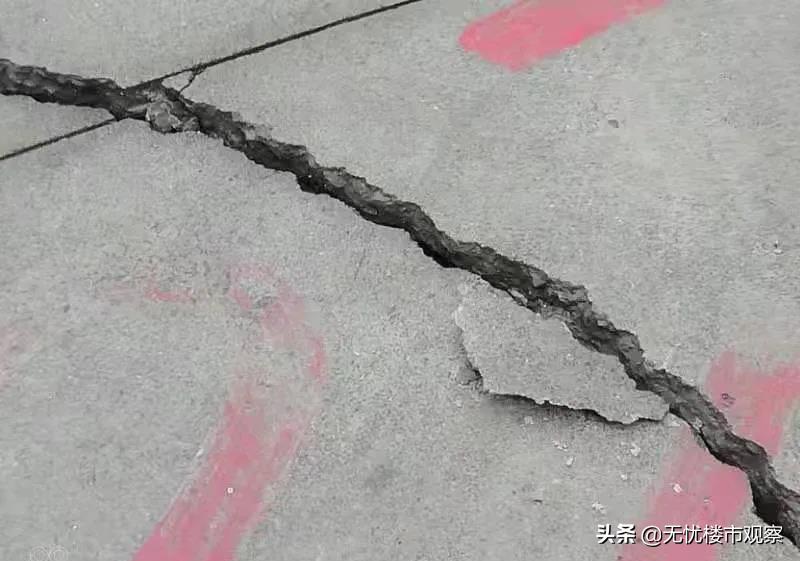 暴雨后一小区楼体倾斜！房屋出现质量问题，该如何维权？