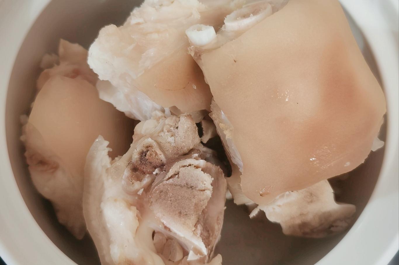 怎样炖猪蹄才能软烂不柴,炖猪蹄时牢记三不放