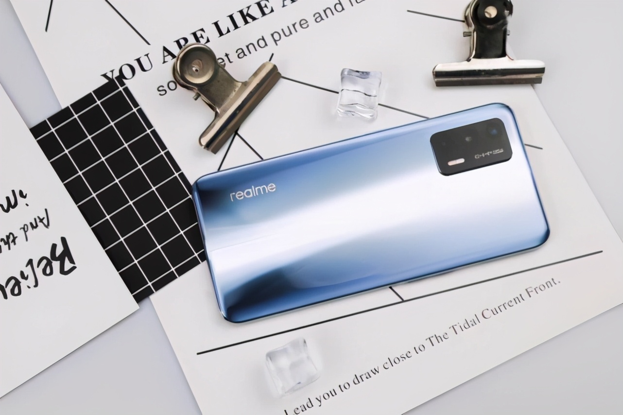 两千直面屏5g手机推荐性价比高,大屏强悍的性价比5g手机推荐