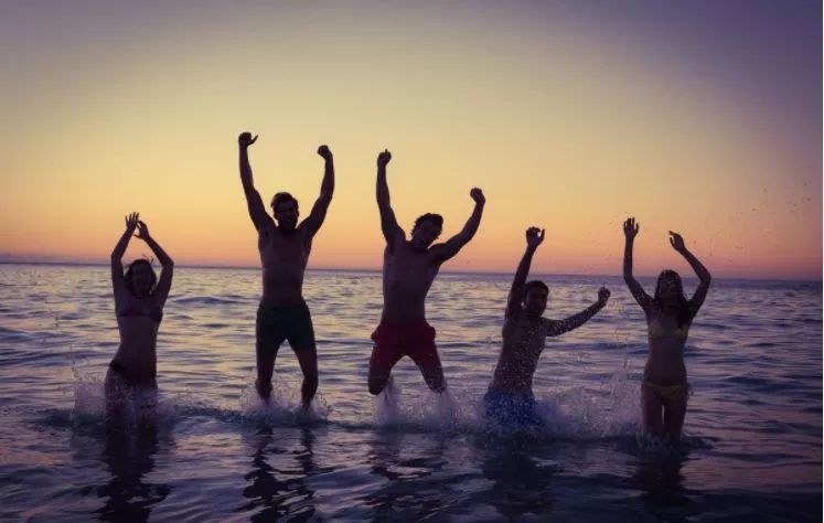 挤不进去的圈子不要硬挤,挤不进的圈子就不要硬挤