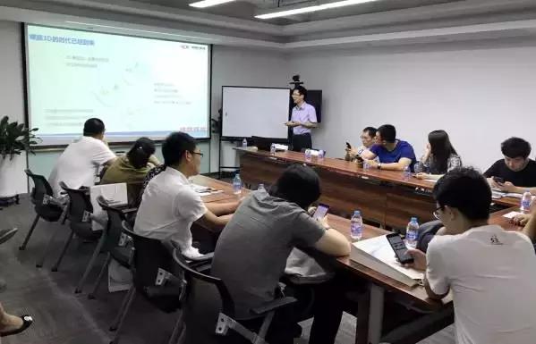 同是“康”字头上市公司，同是千亿市值，为何冰火两重天？